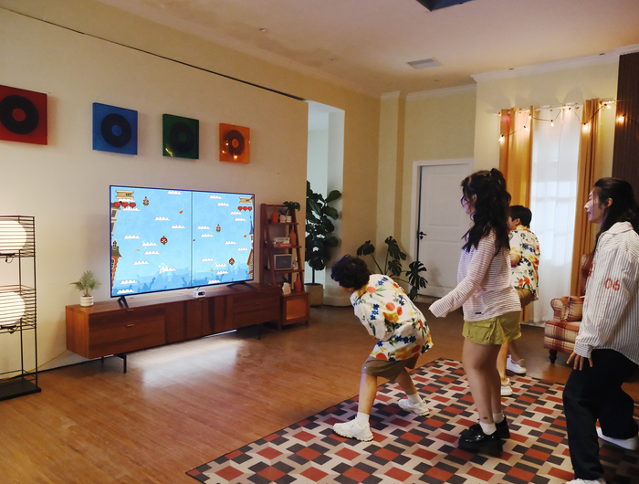 <h1>We Play Together, We Become Closer.</h1>